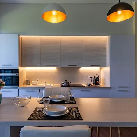 Lake View - Apartment With Terrace - Ac - Wifi - By Guestaly