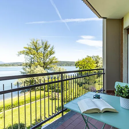 Lake View - Apartment With Terrace - Ac - Wifi - By Guestaly Appartamento