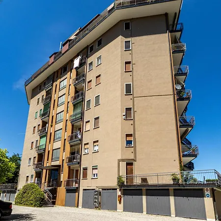 Lake View - Apartment With Terrace - Ac - Wifi - By Guestaly Appartamento